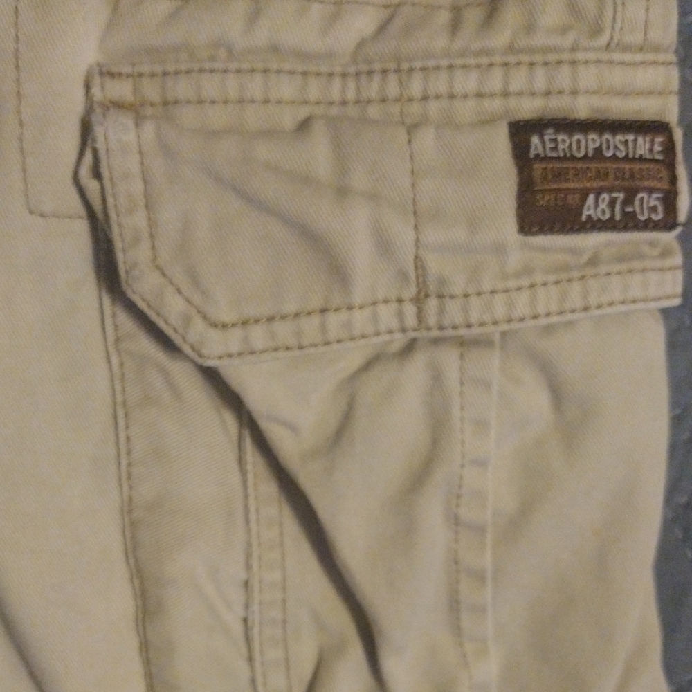 Aeropostale Light Tan Cargo Shorts - Picture 2 of 12